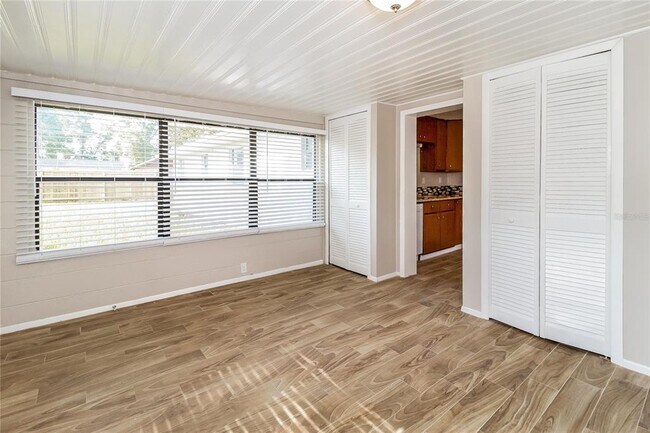 Building Photo - 243 Acorn Dr