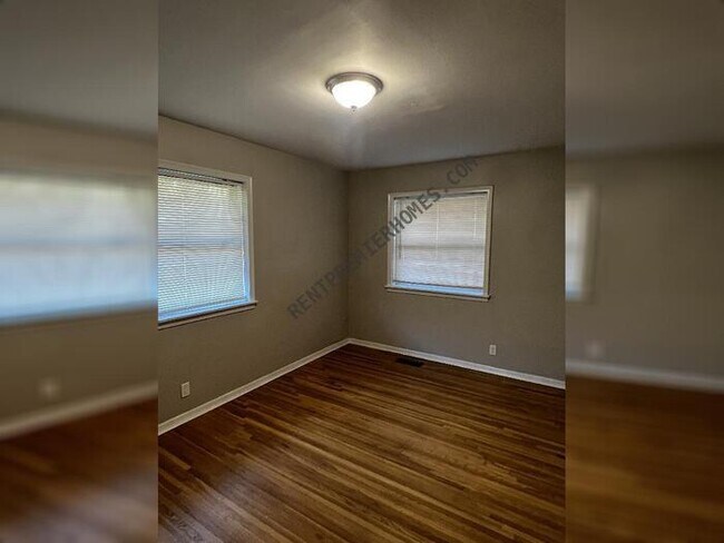 Building Photo - 4016 Maple St