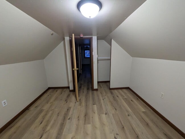 Building Photo - 1005 S Pittenger Rd