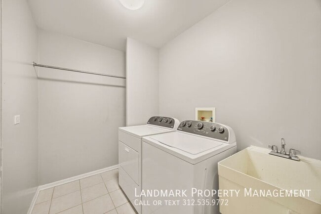 Building Photo - 6431 W 64th Pl