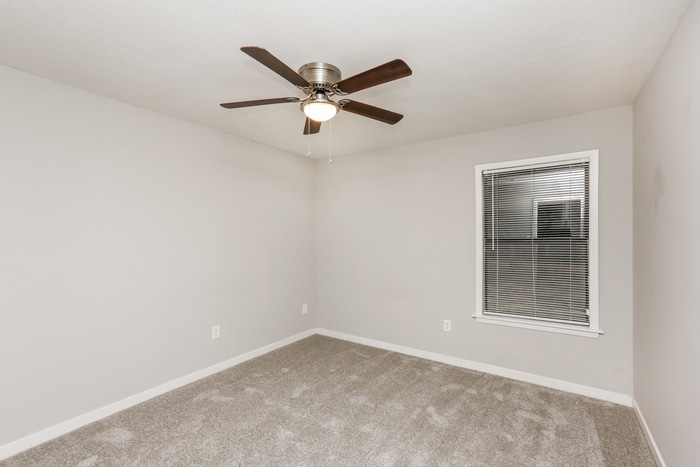 Building Photo - 2028 Gloria Dr