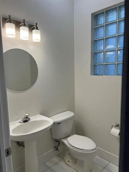 Building Photo - 5076 SW 38th Way