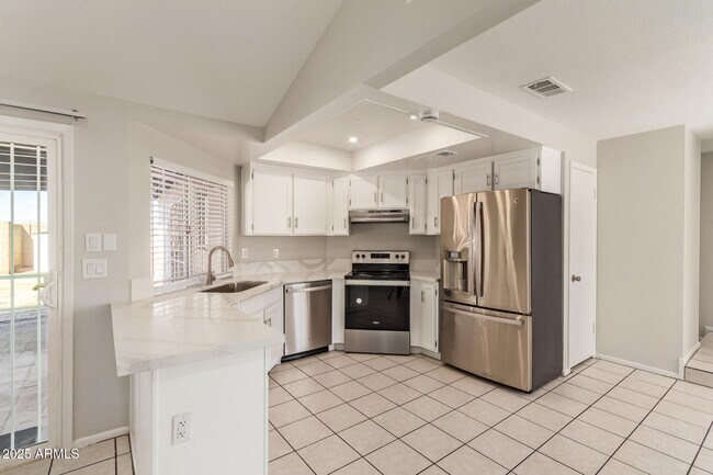 Building Photo - 1754 E Alta Vista Rd