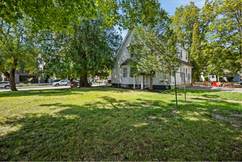 Building Photo - 801 E Lakeside Ave