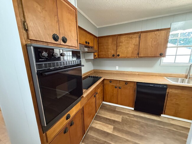 Building Photo - CHARMING UPDATED HOME FOR RENT IN GUNTERSV...
