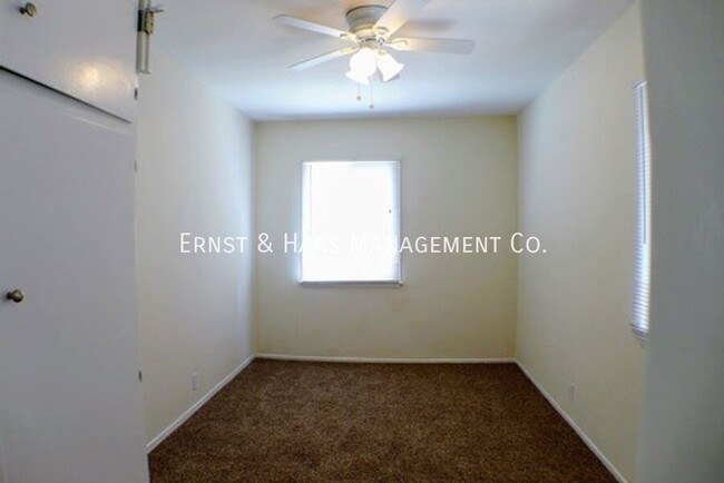 Building Photo - Wonderful 1 Bedroom Rear Duplex with Priva...