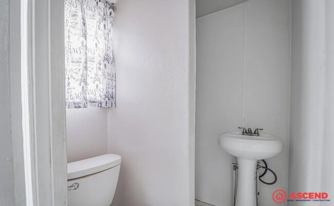 Building Photo - 2403 Belle Ter