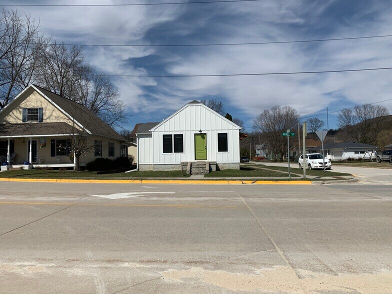 Building Photo - 802 Heivly St