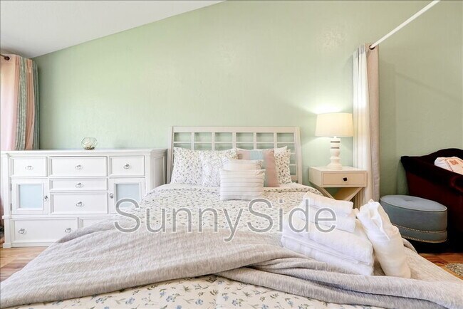 Building Photo - 42 Nottingham Way