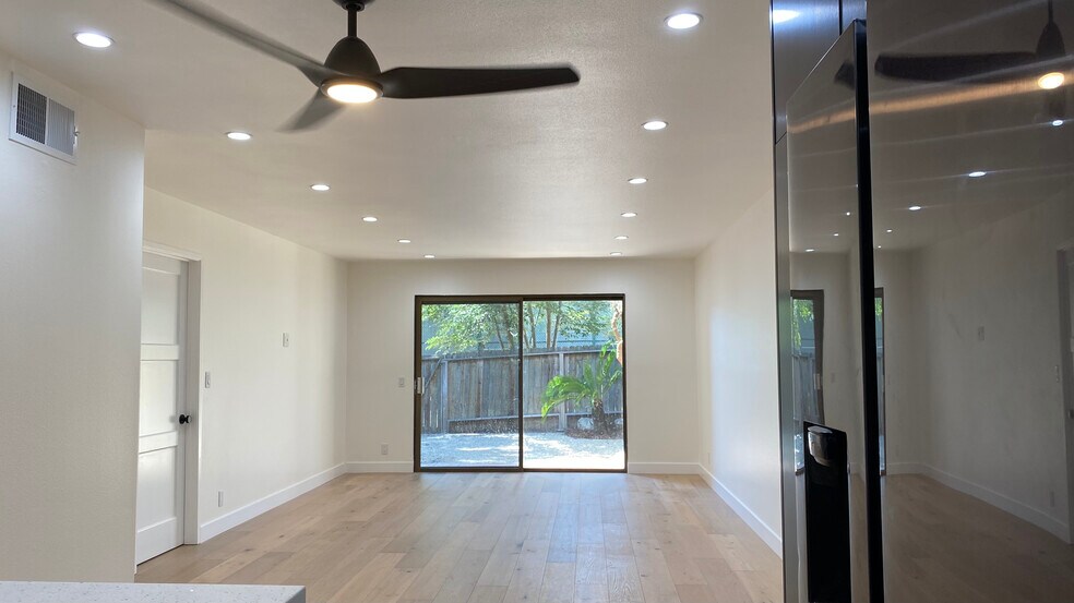 Building Photo - 6474 Cavalleri Rd