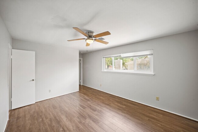 Building Photo - 10814 Sugar Hill Dr