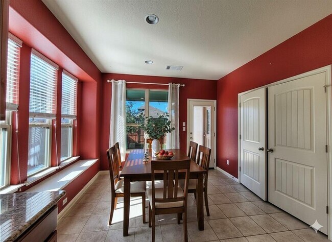 Building Photo - 405 S Brook Dr