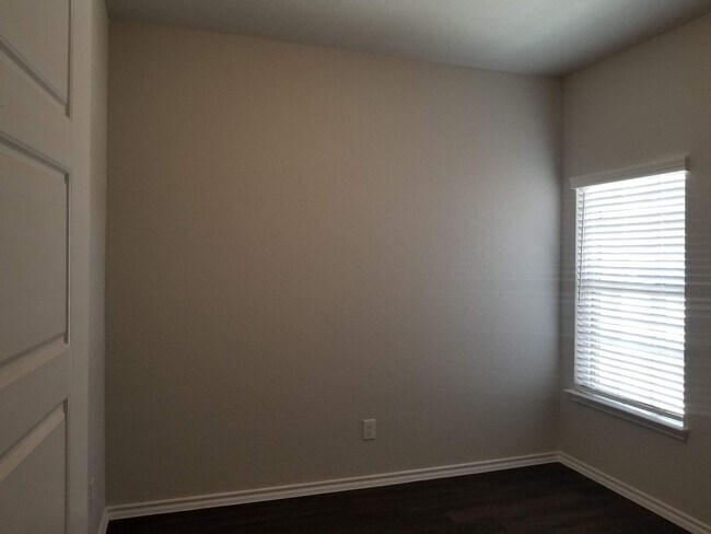 Building Photo - Gorgeous 1 story 4 bedroom Rental!
