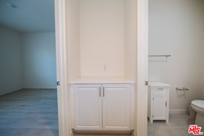 Building Photo - 10922 Mesa Ct