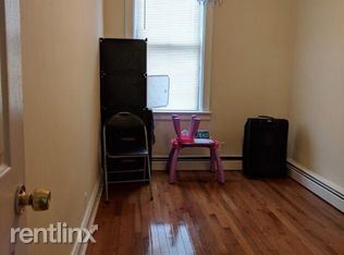 Building Photo - 2 br, 1 bath  - 35 Stagg St