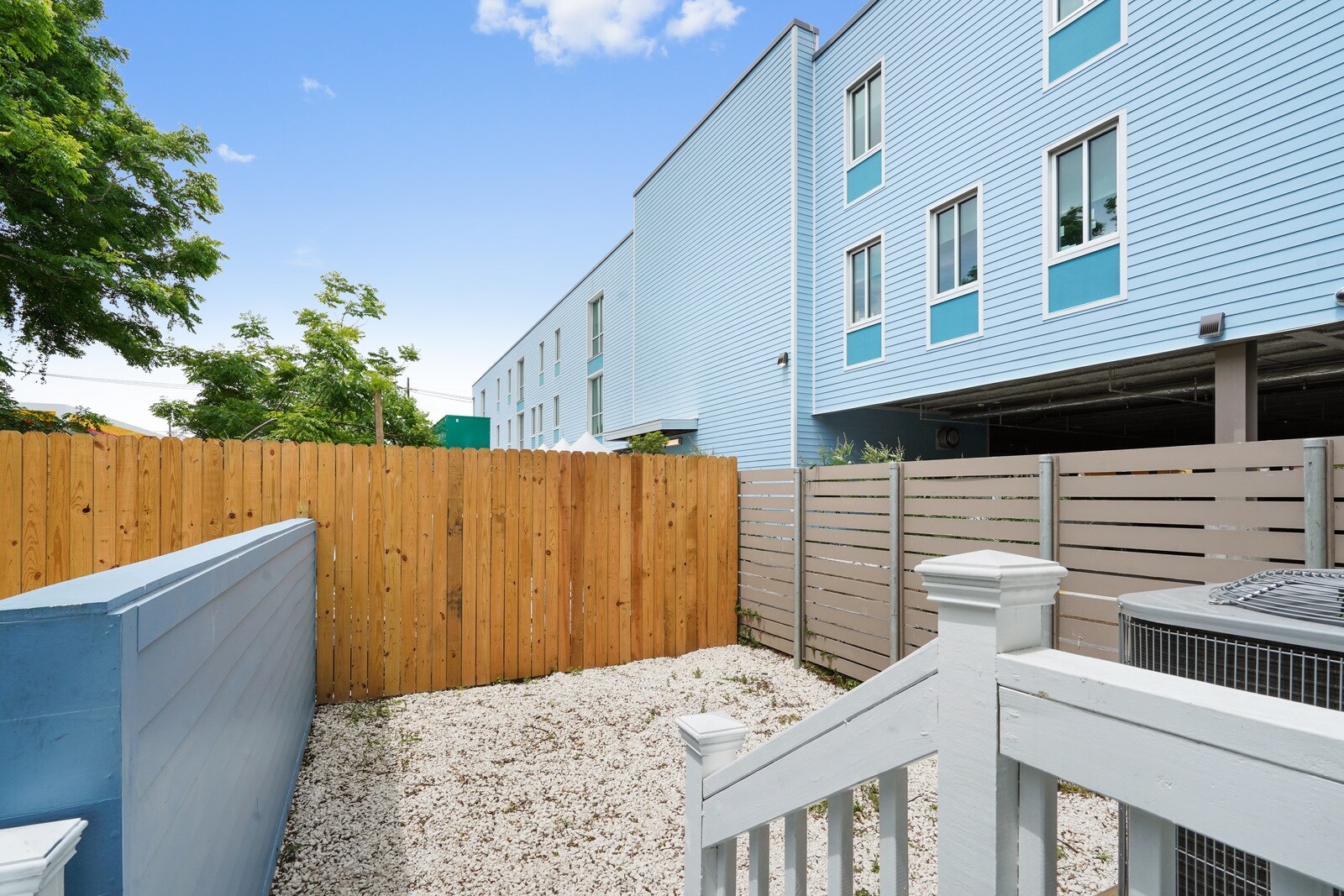 Building Photo - 1618 Marigny St