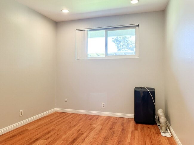 Building Photo - Clearbrook Ln (109)