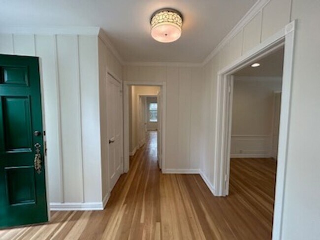 Building Photo - 9750 Newman St