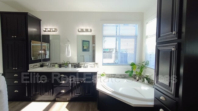 Building Photo - 1053 Madison Ave