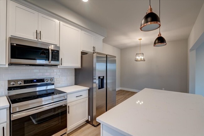 Building Photo - 139 Prairie Heights Dr