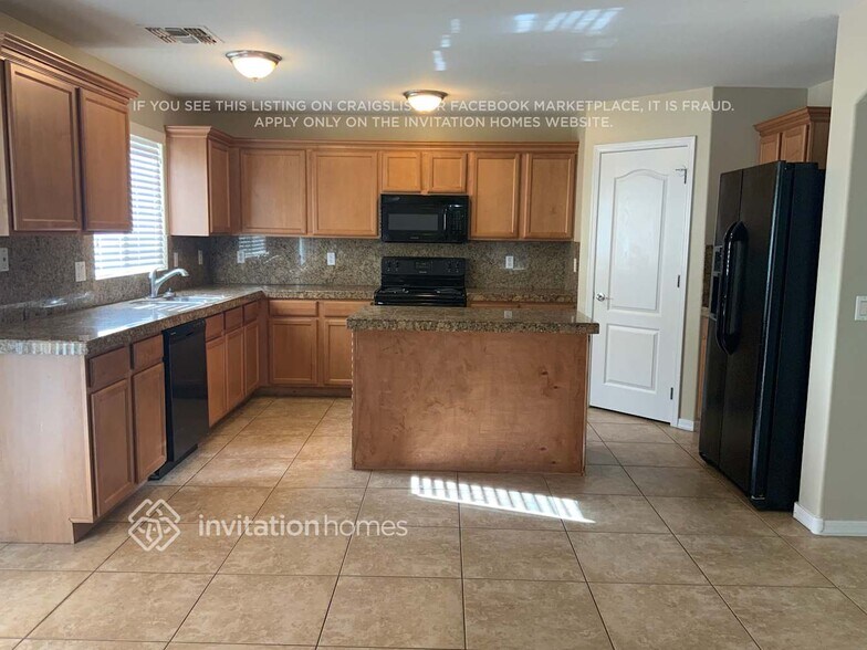 Building Photo - 2005 W Green Tree Dr