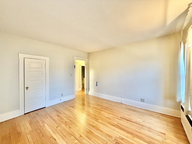 Building Photo - 715 Bushnell St