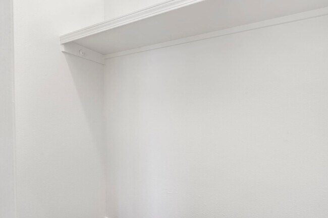 Building Photo - 1621 N Hillcrest Ave