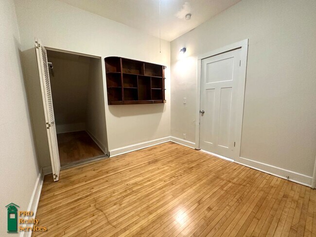 Building Photo - PM-221-002