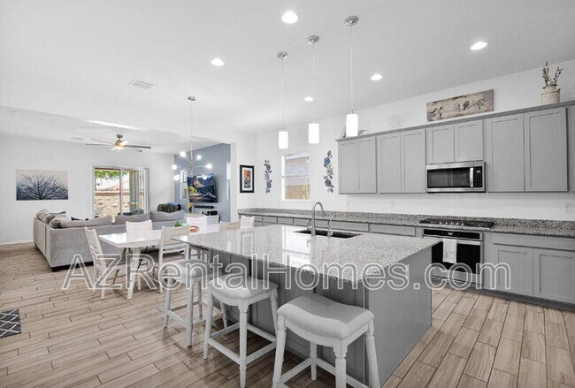 Primary Photo - 8720 E Navarro Ave