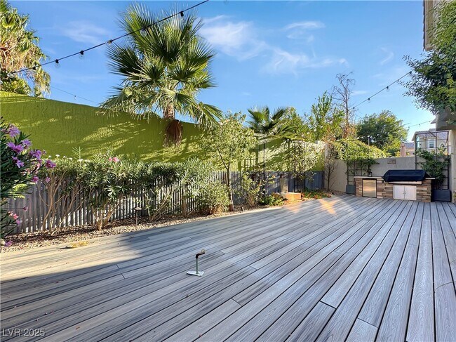 Building Photo - 1352 Fox Acres Dr