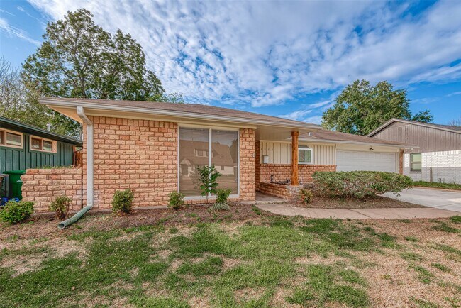Building Photo - 4923 Poinciana Dr