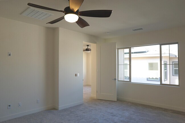 Building Photo - 36016 Franklin Dr