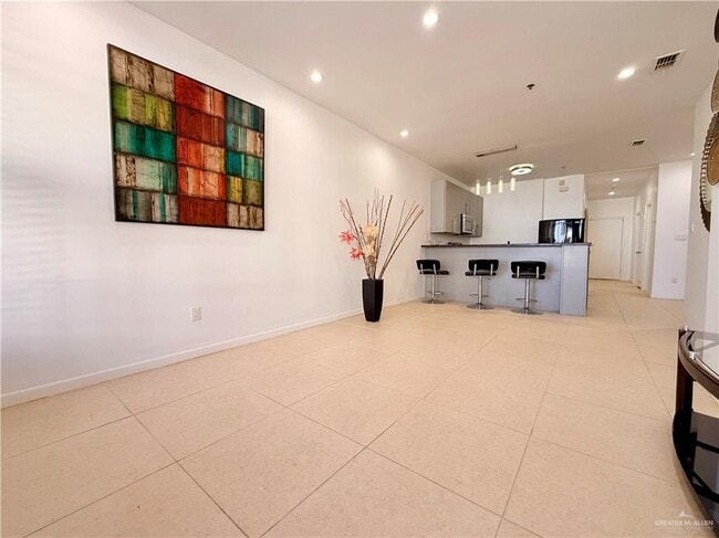 Building Photo - 38 Travis St