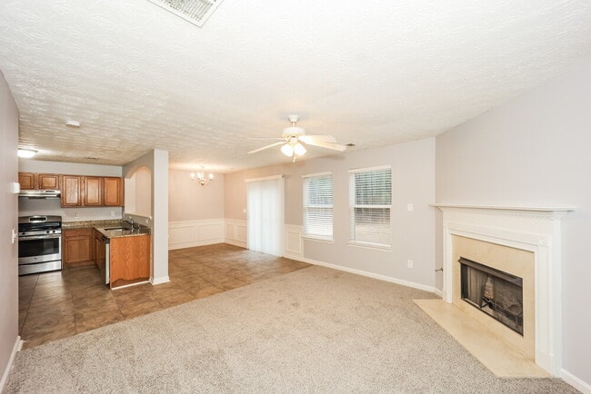 Building Photo - 9497 Lakeview Rd