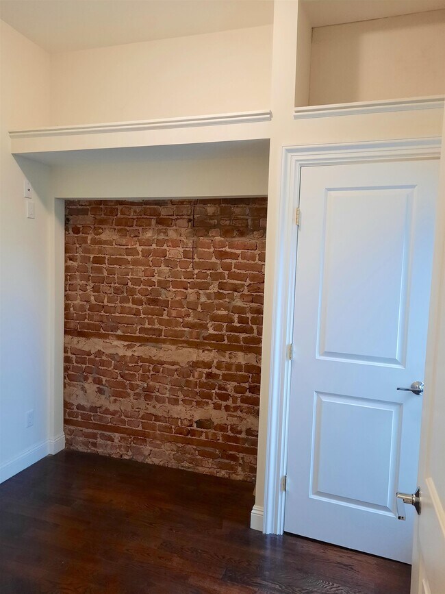 Building Photo - 158 6th St