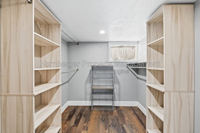 Building Photo - 1210 S Maple St