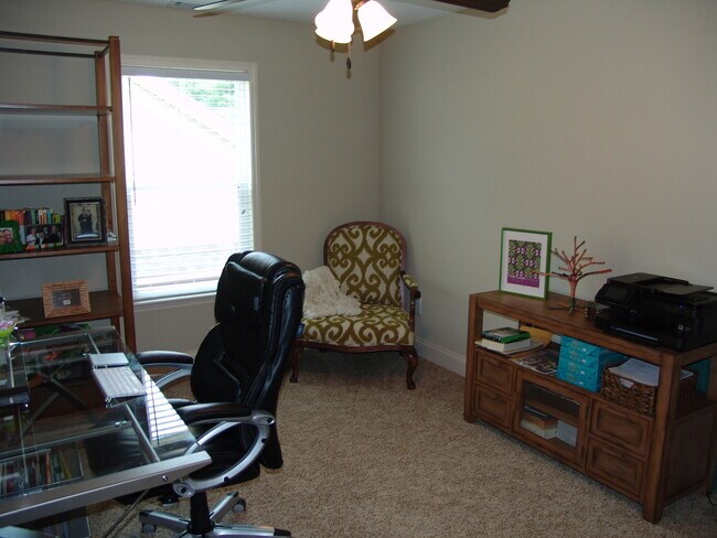 Building Photo - 1038 Barrett Dr
