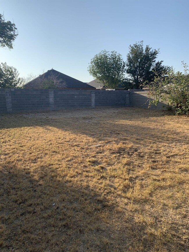 Building Photo - 2615 Bandera Dr