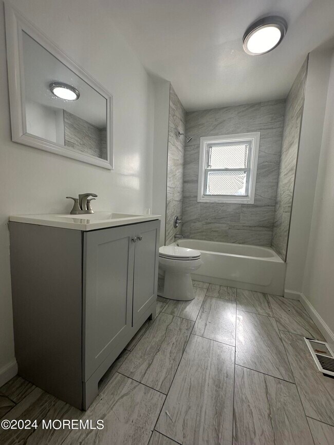 Building Photo - 56 Steiner Ave