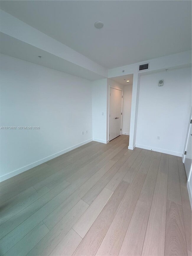 Building Photo - 9221 E Bay Harbor Dr