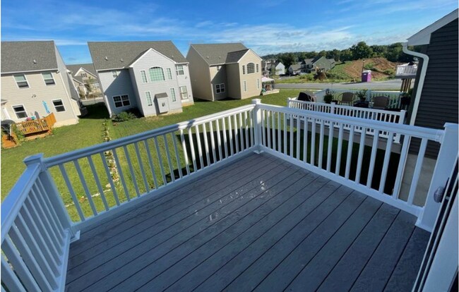 Building Photo - Stunning 4 bedroom 2.5 Bathroom Home in Ma...