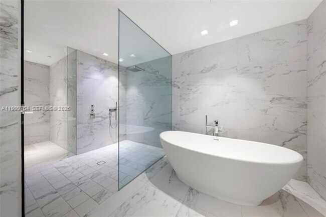 Building Photo - 1000 Biscayne Blvd