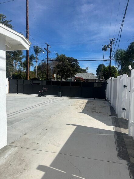 Building Photo - 6537 Valjean Ave