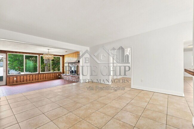 Building Photo - 6714 Nina Rosa Dr