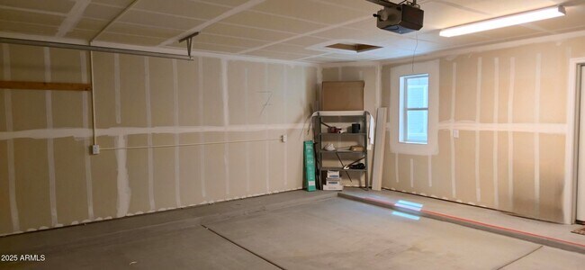 Building Photo - 701 Dylan Ct