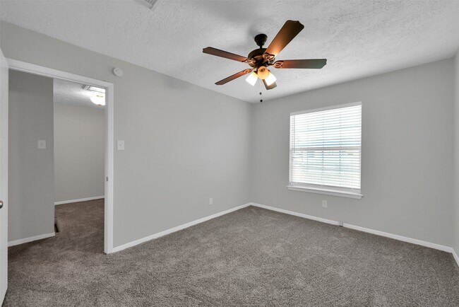 Building Photo - 23814 English Oak Dr