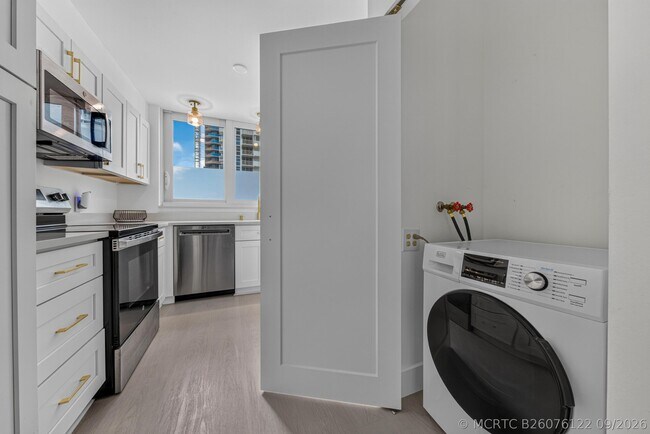 Building Photo - 1370 S Ocean Blvd