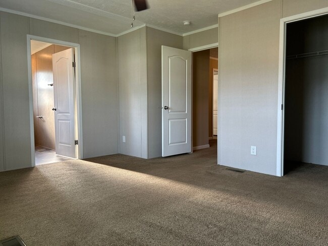 Building Photo - Move in Ready - 2 Bedroom/2 Bath