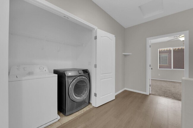 Building Photo - 3 bedroom home in gated community