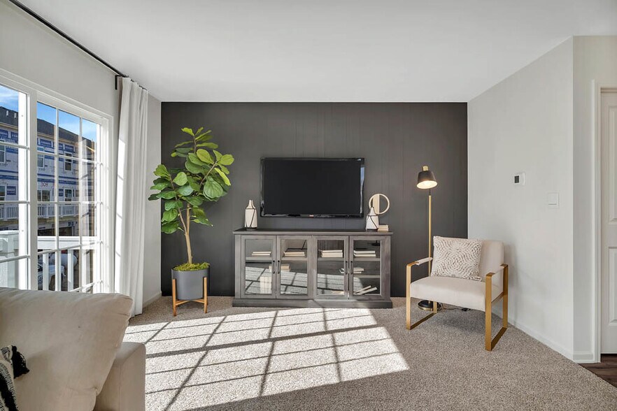 Building Photo - 370 Bridgeview Ct